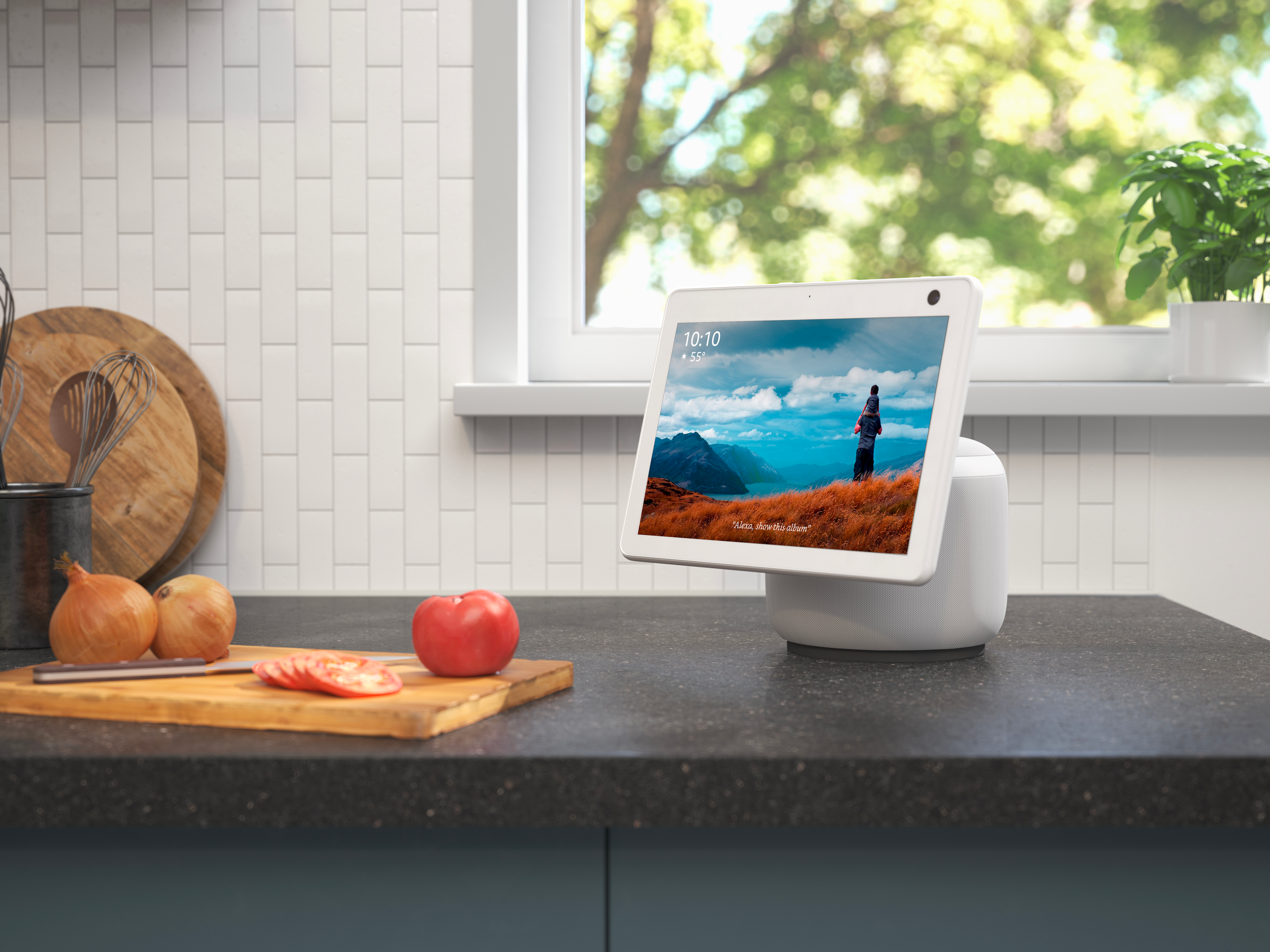 picture of the Echo Show 10 amazon device