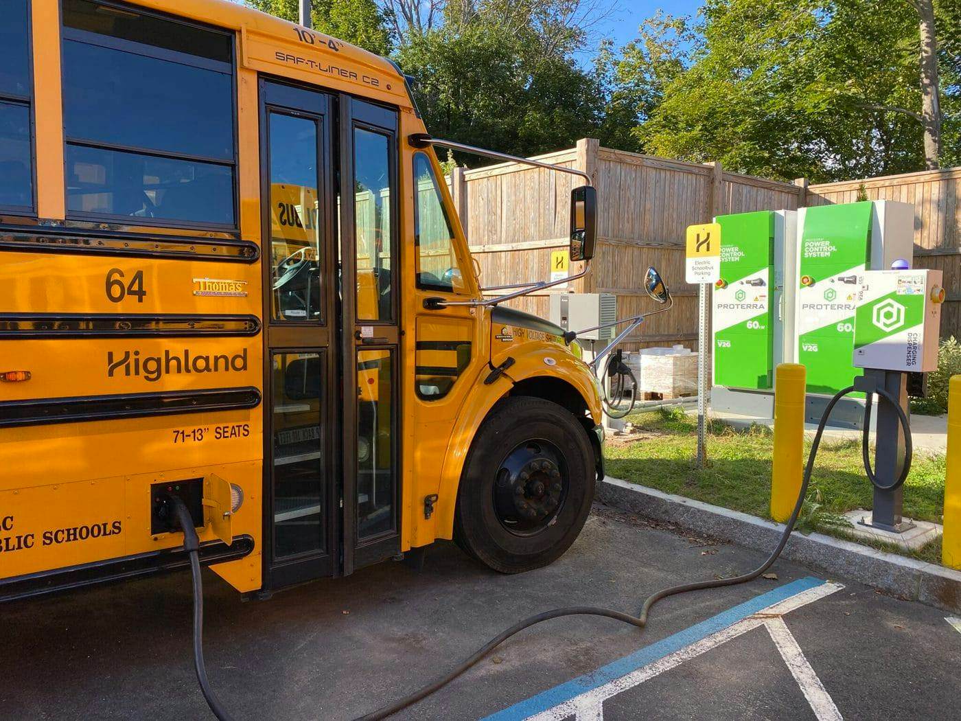 image of a school bus plugged in to give energy back to the grid